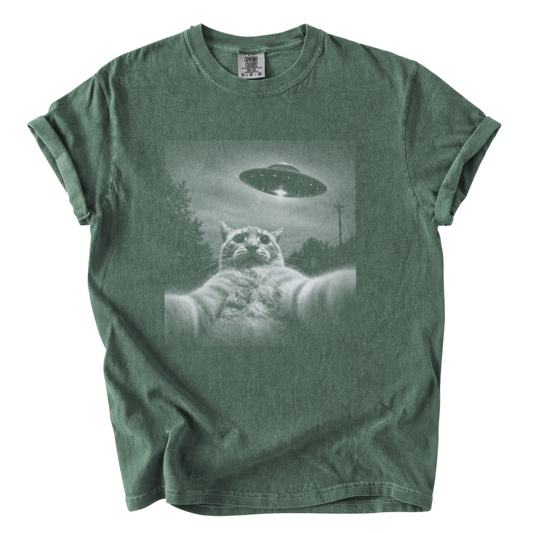 Cat Selfie UFO Shirt – Funny Alien Sighting Comfort Colors Tee