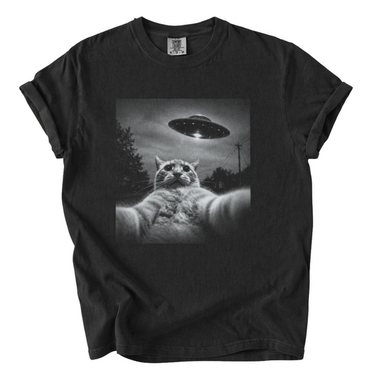 Cat Selfie UFO Shirt – Funny Alien Sighting Comfort Colors Tee