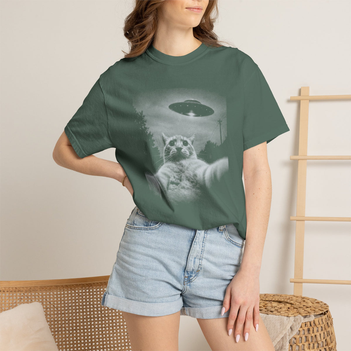 Cat Selfie UFO Shirt – Funny Alien Sighting Comfort Colors Tee